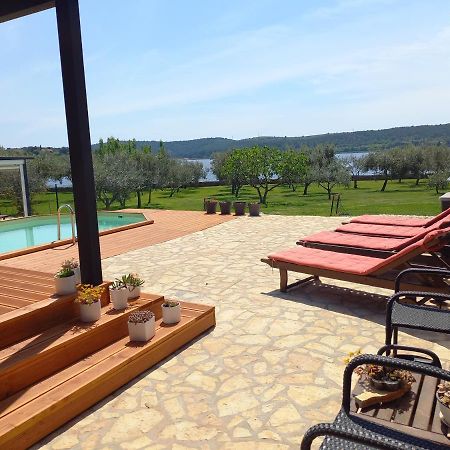 Beach House Beta With Pool, Jacuzzi, Playground & Bbq In An Olive Grove With A Beach, Pomer - Istria Пула Экстерьер фото